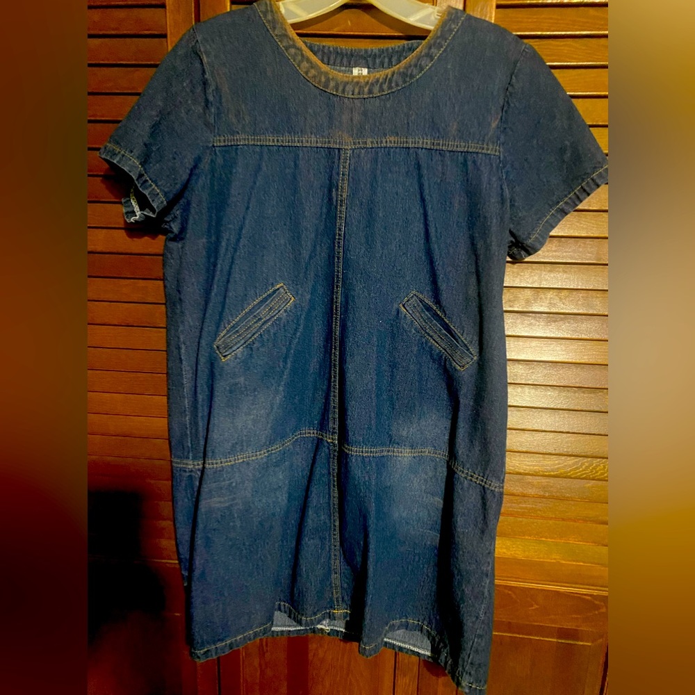 Blue Jean dress pocket in front and faux packets in back